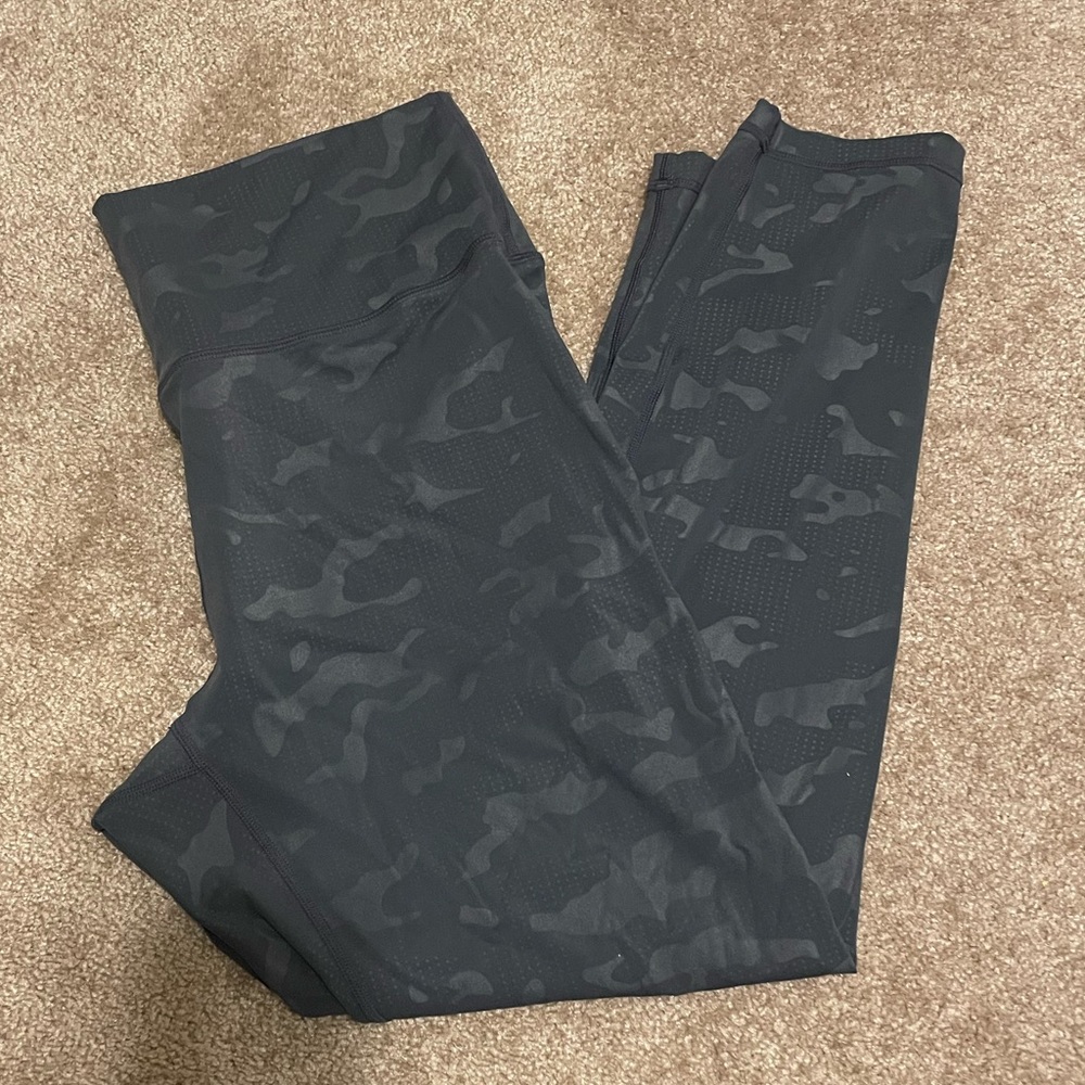 NWOT Zyia high rise battleship gray camo luxe crop leggings